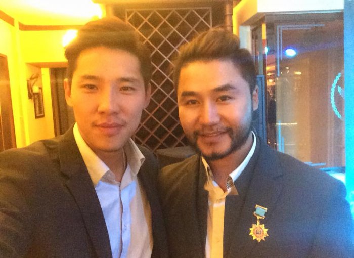 Загвар өмсөгч О.Амгаланбаатар “хөдөлмөрийн алдар медалиар шагнуулжээ”